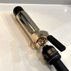 Hot Tools Professional 1.5 in curling iron, barely used.
